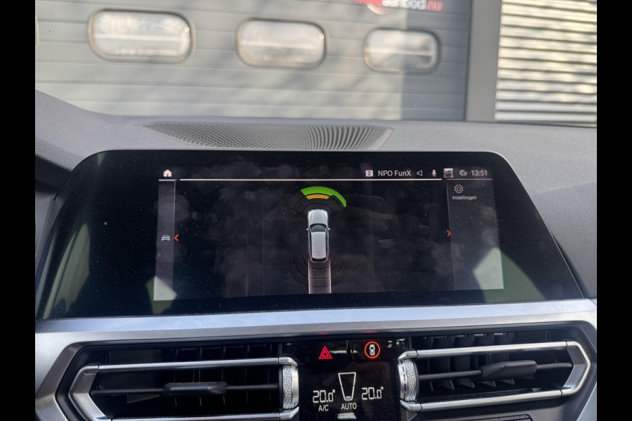 BMW 3 Serie Touring 320d Business Edition Plus | Navigatie | Lederen Bekleding | M-Sport Stuur | DAB |