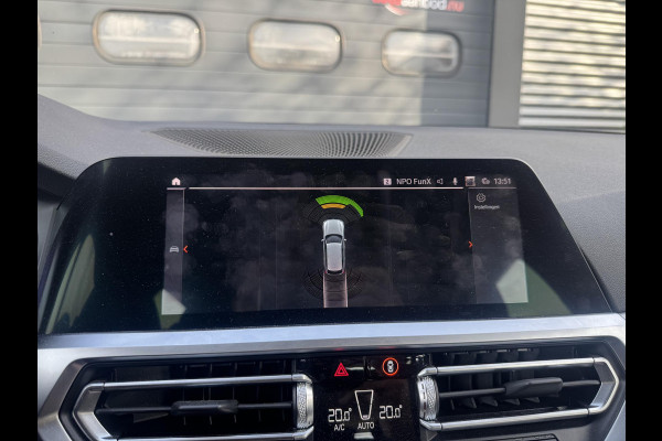 BMW 3 Serie Touring 320d Business Edition Plus | Navigatie | Lederen Bekleding | M-Sport Stuur | DAB |