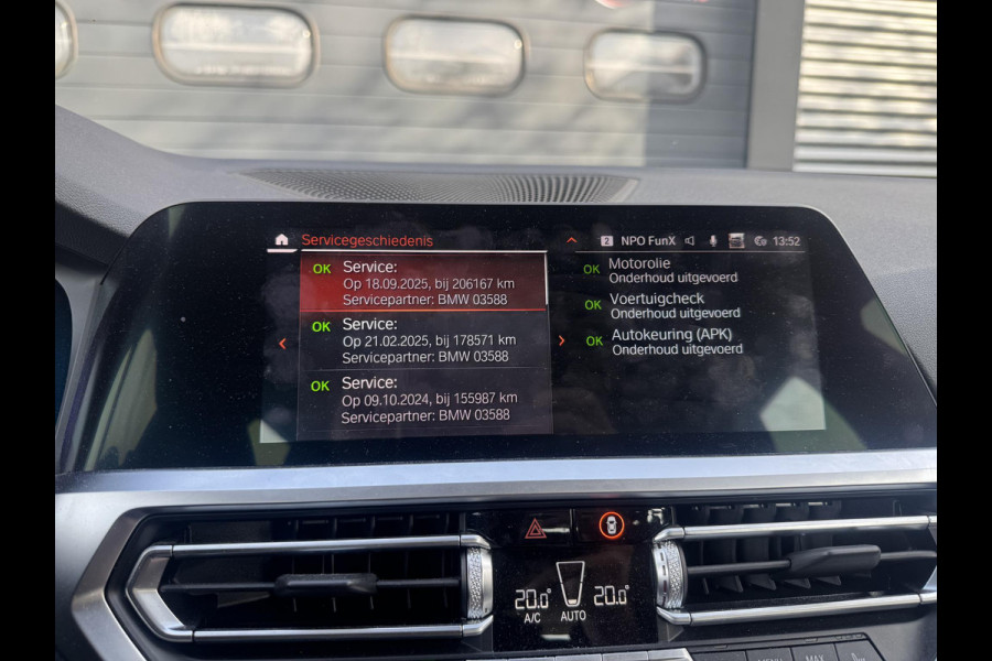 BMW 3 Serie Touring 320d Business Edition Plus | Navigatie | Lederen Bekleding | M-Sport Stuur | DAB |