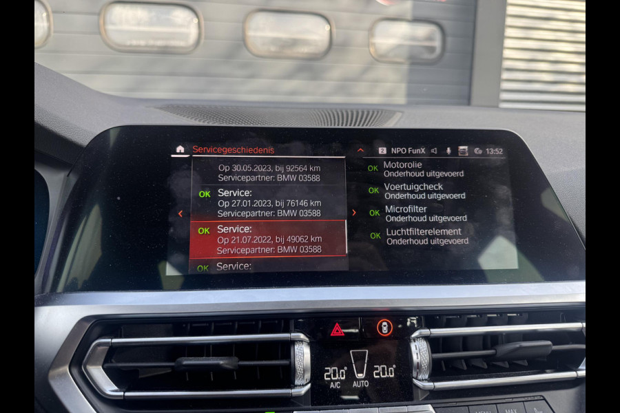 BMW 3 Serie Touring 320d Business Edition Plus | Navigatie | Lederen Bekleding | M-Sport Stuur | DAB |