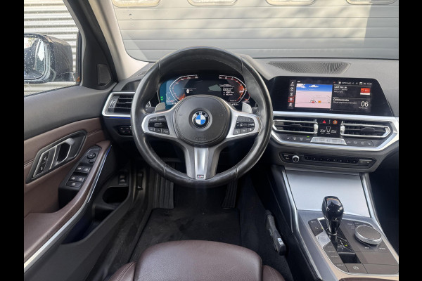 BMW 3 Serie Touring 320d Business Edition Plus | Navigatie | Lederen Bekleding | M-Sport Stuur | DAB |