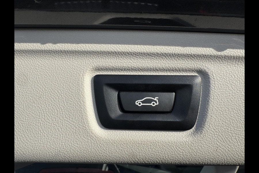 BMW 3 Serie Touring 320d Business Edition Plus | Navigatie | Lederen Bekleding | M-Sport Stuur | DAB |