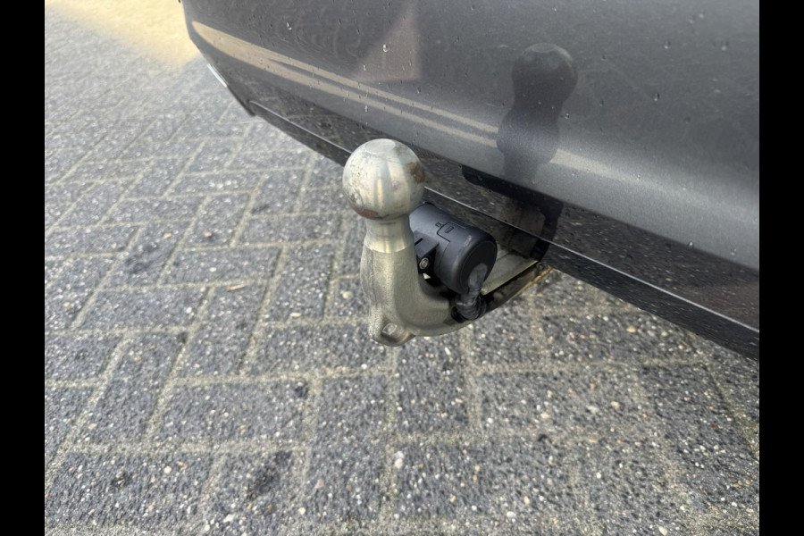 BMW 3 Serie Touring 320d Business Edition Plus | Navigatie | Lederen Bekleding | M-Sport Stuur | DAB |