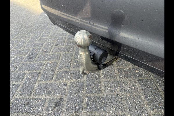 BMW 3 Serie Touring 320d Business Edition Plus | Navigatie | Lederen Bekleding | M-Sport Stuur | DAB |