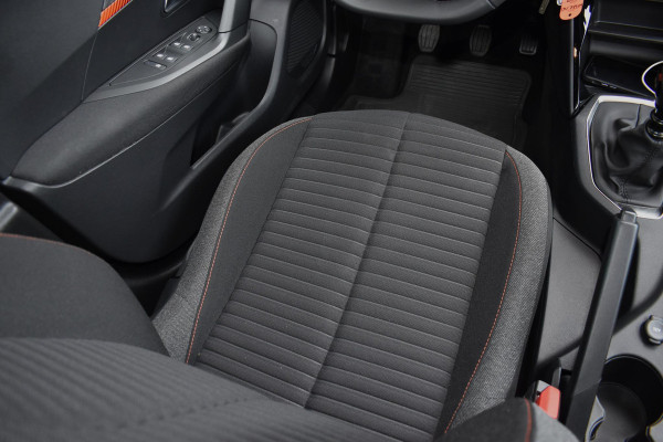 Peugeot 2008 1.2 PureTech 130PK Active Pack | Carplay | Camera | Stoelverw. | Incl. garantie