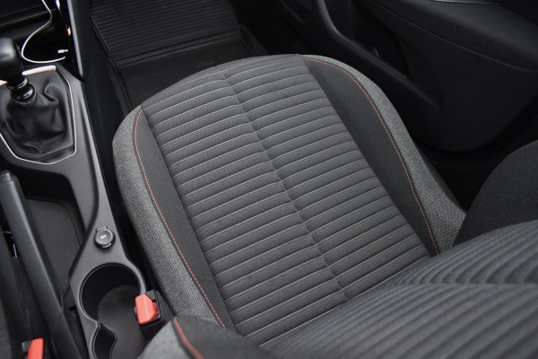 Peugeot 2008 1.2 PureTech 130PK Active Pack | Carplay | Camera | Stoelverw. | Incl. garantie