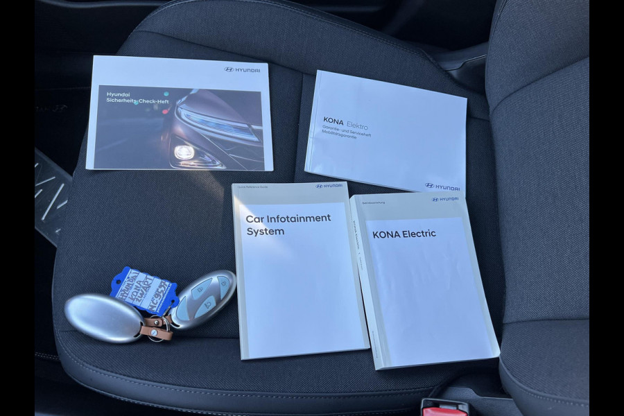 Hyundai Kona Elektro 150 kW Trend 65,4kWh 3-Fase Lader | Dealeronderhouden | Fabrieksgarantie Hyundai tot 2029 | Elektrische Achterklep | Stoel & Stuurverwarming | Afnembare Trekhaak | Rijklaar Geleverd