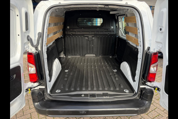 Peugeot Partner 1.2 PureTech Premium 2022 WIT NAVI AIRCO BTW