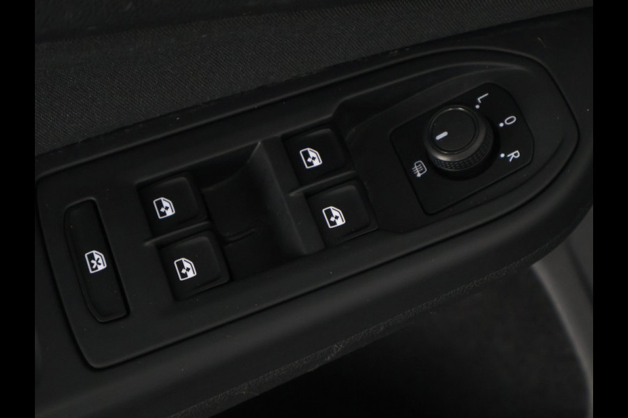 Volkswagen Golf 1.0 TSI Golf | Apple Carplay/Android Auto | Parkeersensoren Voor & Achter |