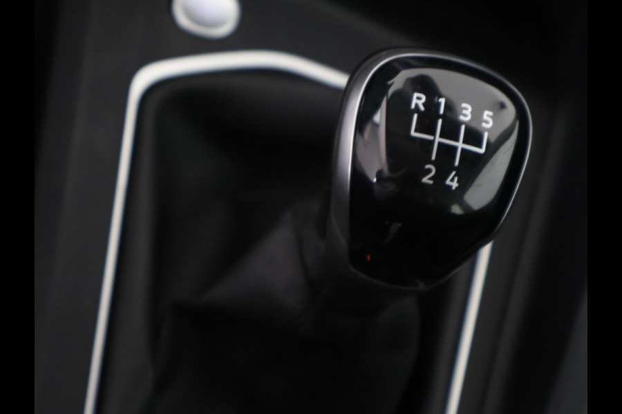 Volkswagen Golf 1.0 TSI Golf | Apple Carplay/Android Auto | Parkeersensoren Voor & Achter |