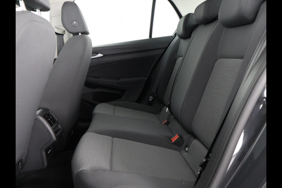 Volkswagen Golf 1.0 TSI Golf | Apple Carplay/Android Auto | Parkeersensoren Voor & Achter |