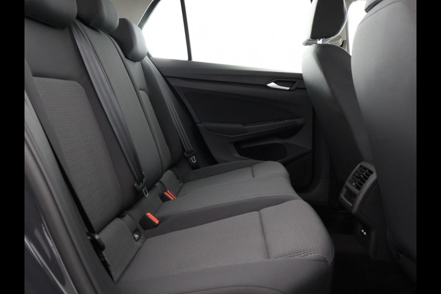 Volkswagen Golf 1.0 TSI Golf | Apple Carplay/Android Auto | Parkeersensoren Voor & Achter |