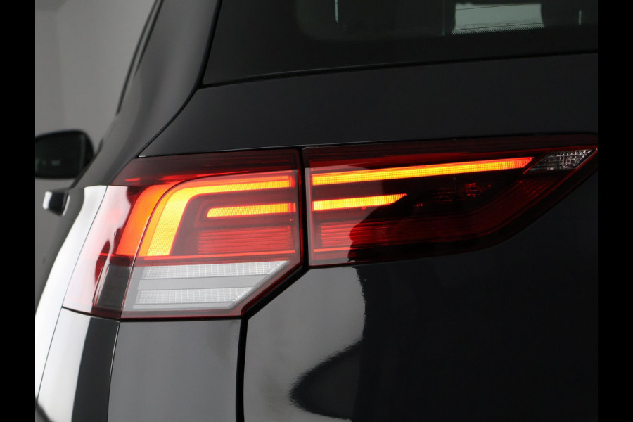 Volkswagen Golf 1.0 TSI Golf | Apple Carplay/Android Auto | Parkeersensoren Voor & Achter |