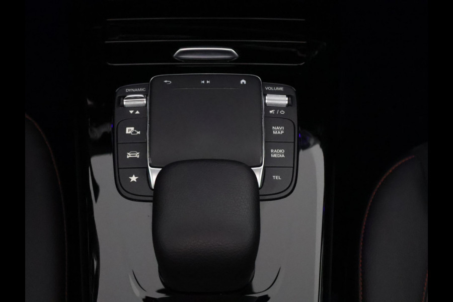 Mercedes-Benz CLA-Klasse Shooting Brake 200 Business Solution AMG Automaat | Wide-Screen | Schuif-/Kanteldak | Navigatie | Camera |