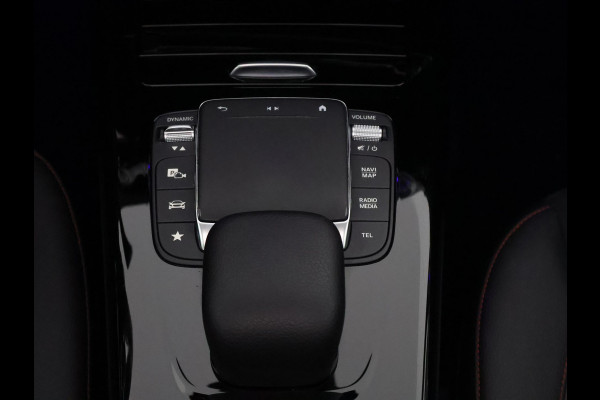 Mercedes-Benz CLA-Klasse Shooting Brake 200 Business Solution AMG Automaat | Wide-Screen | Schuif-/Kanteldak | Navigatie | Camera |