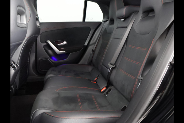 Mercedes-Benz CLA-Klasse Shooting Brake 200 Business Solution AMG Automaat | Wide-Screen | Schuif-/Kanteldak | Navigatie | Camera |