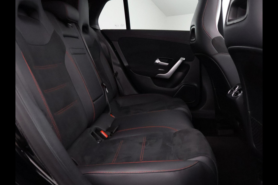 Mercedes-Benz CLA-Klasse Shooting Brake 200 Business Solution AMG Automaat | Wide-Screen | Schuif-/Kanteldak | Navigatie | Camera |