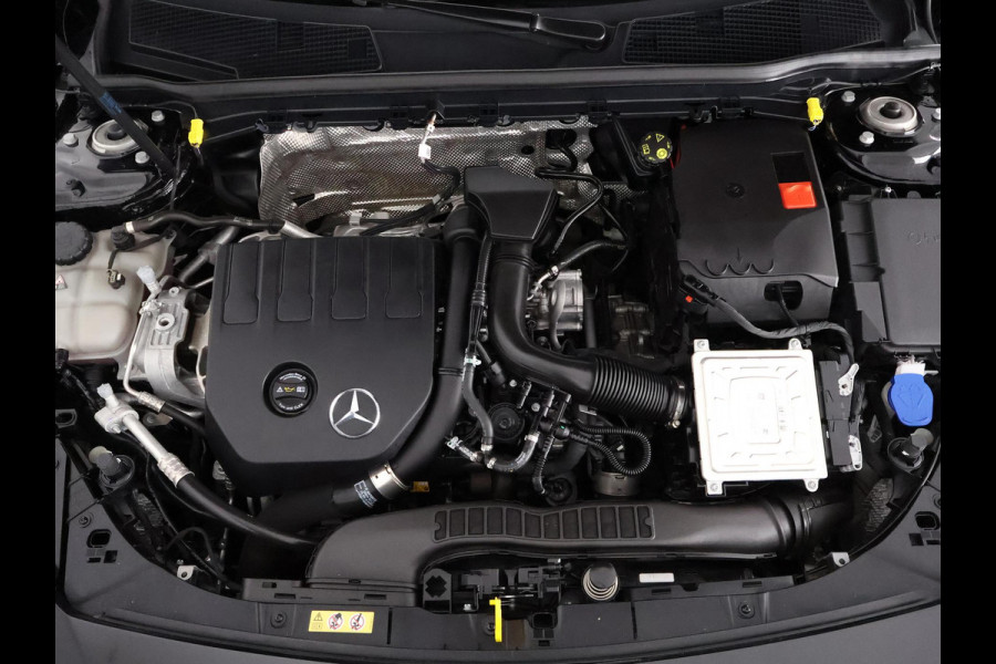 Mercedes-Benz CLA-Klasse Shooting Brake 200 Business Solution AMG Automaat | Wide-Screen | Schuif-/Kanteldak | Navigatie | Camera |