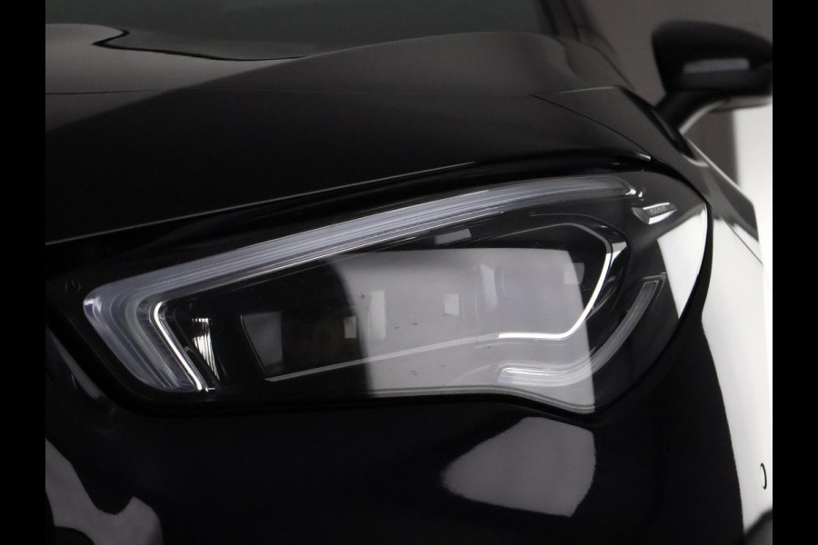 Mercedes-Benz CLA-Klasse Shooting Brake 200 Business Solution AMG Automaat | Wide-Screen | Schuif-/Kanteldak | Navigatie | Camera |