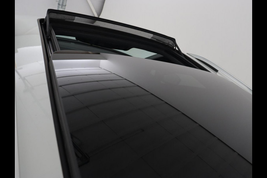 Volkswagen Tiguan 1.5 TSI R Line | Panoramadak | Stoelverwarming | Carplay | Massage | Dynaudio | Keyless | Full LED | Active Info Display | Navigatie | Parkeerhulp