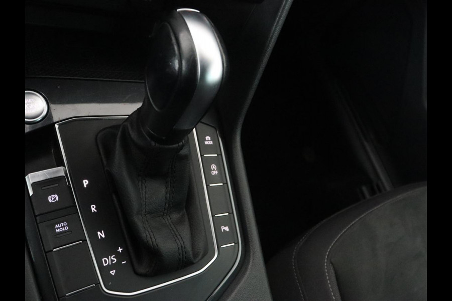 Volkswagen Tiguan 1.5 TSI R Line | Panoramadak | Stoelverwarming | Carplay | Massage | Dynaudio | Keyless | Full LED | Active Info Display | Navigatie | Parkeerhulp