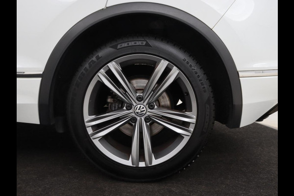 Volkswagen Tiguan 1.5 TSI R Line | Panoramadak | Stoelverwarming | Carplay | Massage | Dynaudio | Keyless | Full LED | Active Info Display | Navigatie | Parkeerhulp