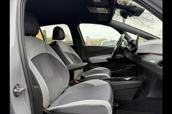 Volkswagen ID.3 First Plus 58 kWh Navi,Camera,Pdc V+A,Stoelverwarming,Lm velgen,N.A.P,Apk tot 11-2026