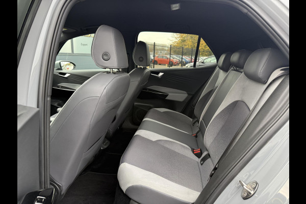 Volkswagen ID.3 First Plus 58 kWh Navi,Camera,Pdc V+A,Stoelverwarming,Lm velgen,N.A.P,Apk tot 11-2026