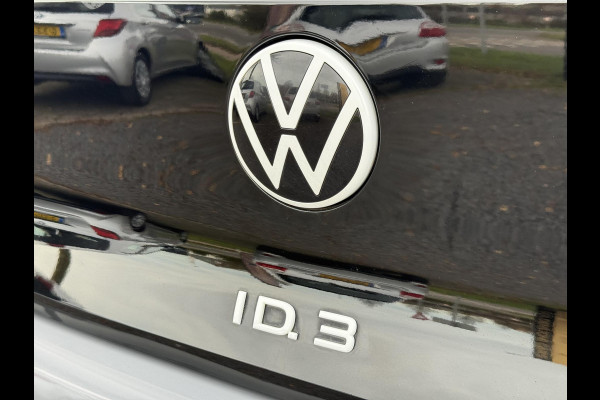 Volkswagen ID.3 First Plus 58 kWh Navi,Camera,Pdc V+A,Stoelverwarming,Lm velgen,N.A.P,Apk tot 11-2026