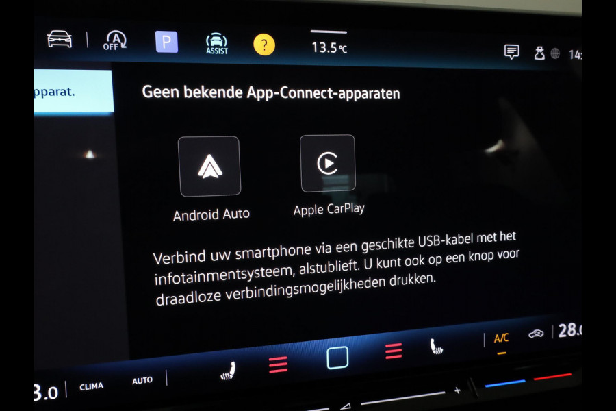 Volkswagen Golf 1.5 eTSI Life Edition 116 pk Automaat (DSG) | Verlengde garantie | Navigatie via App | Panoramadak | Parkeersensoren | Achteruitrijcamera | Matrix LED koplampen | Stoelverwarming |