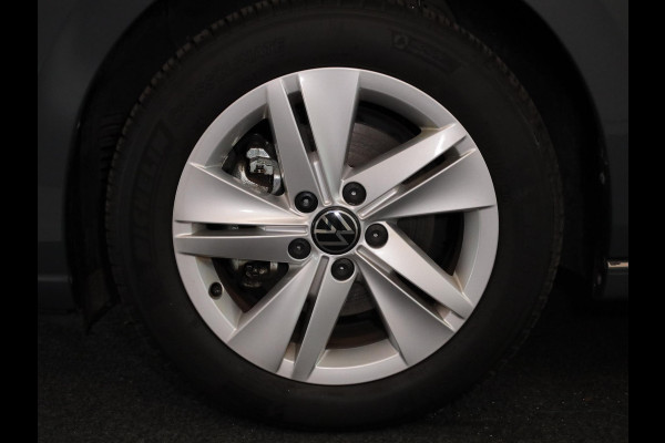 Volkswagen Golf 1.5 eTSI Life Edition 116 pk Automaat (DSG) | Verlengde garantie | Navigatie via App | Panoramadak | Parkeersensoren | Achteruitrijcamera | Matrix LED koplampen | Stoelverwarming |