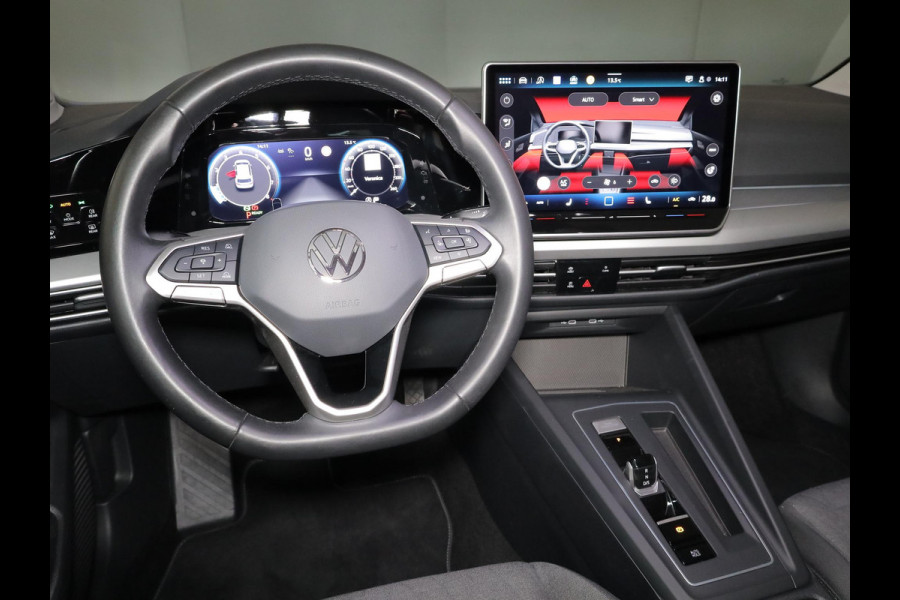 Volkswagen Golf 1.5 eTSI Life Edition 116 pk Automaat (DSG) | Verlengde garantie | Navigatie via App | Panoramadak | Parkeersensoren | Achteruitrijcamera | Matrix LED koplampen | Stoelverwarming |