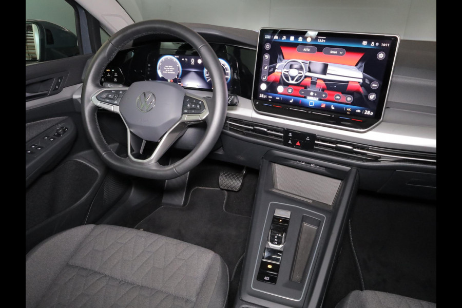 Volkswagen Golf 1.5 eTSI Life Edition 116 pk Automaat (DSG) | Verlengde garantie | Navigatie via App | Panoramadak | Parkeersensoren | Achteruitrijcamera | Matrix LED koplampen | Stoelverwarming |