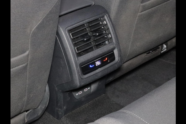 Volkswagen Golf 1.5 eTSI Life Edition 116 pk Automaat (DSG) | Verlengde garantie | Navigatie via App | Panoramadak | Parkeersensoren | Achteruitrijcamera | Matrix LED koplampen | Stoelverwarming |