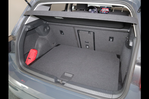 Volkswagen Golf 1.5 eTSI Life Edition 116 pk Automaat (DSG) | Verlengde garantie | Navigatie via App | Panoramadak | Parkeersensoren | Achteruitrijcamera | Matrix LED koplampen | Stoelverwarming |