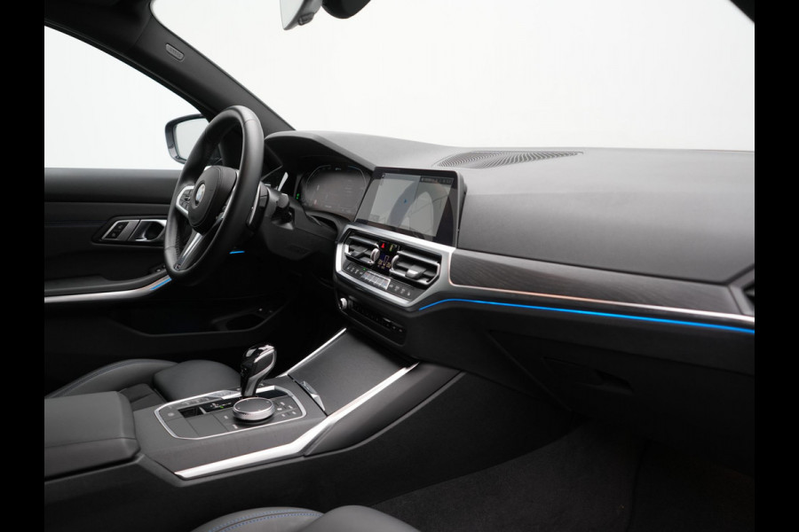 BMW 3 Serie Touring 330e M Sport Plug In Hybrid 293pk Dealer O.H. PHEV | Trekhaak Af Fabriek | Sfeerverlichting | Alcantara Sporstoelen Verwarmd | Apple Carplay | Navigatie | Virtual | Cruise Control | DAB |