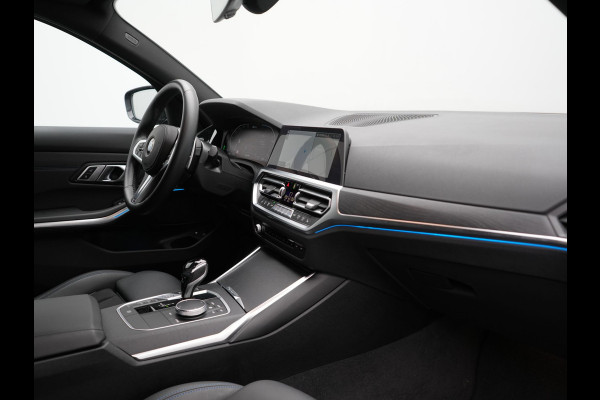 BMW 3 Serie Touring 330e M Sport Plug In Hybrid 293pk Dealer O.H. PHEV | Trekhaak Af Fabriek | Sfeerverlichting | Alcantara Sporstoelen Verwarmd | Apple Carplay | Navigatie | Virtual | Cruise Control | DAB |