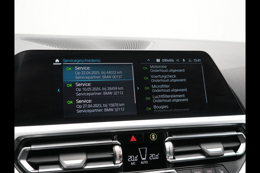 BMW 3 Serie Touring 330e M Sport Plug In Hybrid 293pk Dealer O.H. PHEV | Trekhaak Af Fabriek | Sfeerverlichting | Alcantara Sporstoelen Verwarmd | Apple Carplay | Navigatie | Virtual | Cruise Control | DAB |