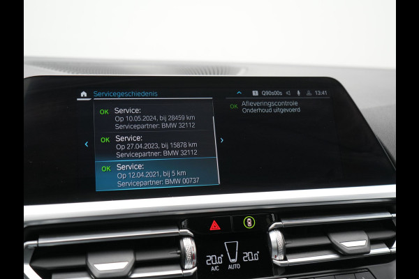 BMW 3 Serie Touring 330e M Sport Plug In Hybrid 293pk Dealer O.H. PHEV | Trekhaak Af Fabriek | Sfeerverlichting | Alcantara Sporstoelen Verwarmd | Apple Carplay | Navigatie | Virtual | Cruise Control | DAB |