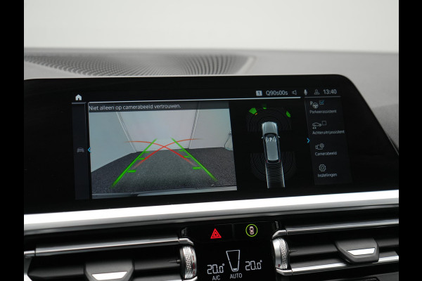 BMW 3 Serie Touring 330e M Sport Plug In Hybrid 293pk Dealer O.H. PHEV | Trekhaak Af Fabriek | Sfeerverlichting | Alcantara Sporstoelen Verwarmd | Apple Carplay | Navigatie | Virtual | Cruise Control | DAB |