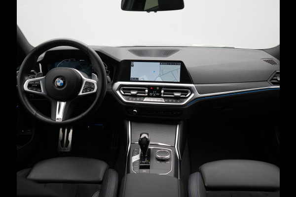 BMW 3 Serie Touring 330e M Sport Plug In Hybrid 293pk Dealer O.H. PHEV | Trekhaak Af Fabriek | Sfeerverlichting | Alcantara Sporstoelen Verwarmd | Apple Carplay | Navigatie | Virtual | Cruise Control | DAB |