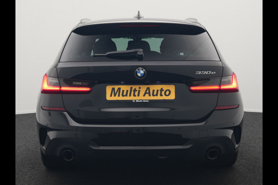 BMW 3 Serie Touring 330e M Sport Plug In Hybrid 293pk Dealer O.H. PHEV | Trekhaak Af Fabriek | Sfeerverlichting | Alcantara Sporstoelen Verwarmd | Apple Carplay | Navigatie | Virtual | Cruise Control | DAB |