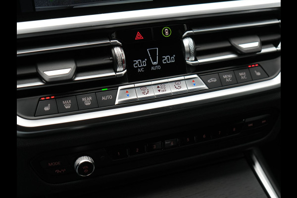 BMW 3 Serie Touring 330e M Sport Plug In Hybrid 293pk Dealer O.H. PHEV | Trekhaak Af Fabriek | Sfeerverlichting | Alcantara Sporstoelen Verwarmd | Apple Carplay | Navigatie | Virtual | Cruise Control | DAB |