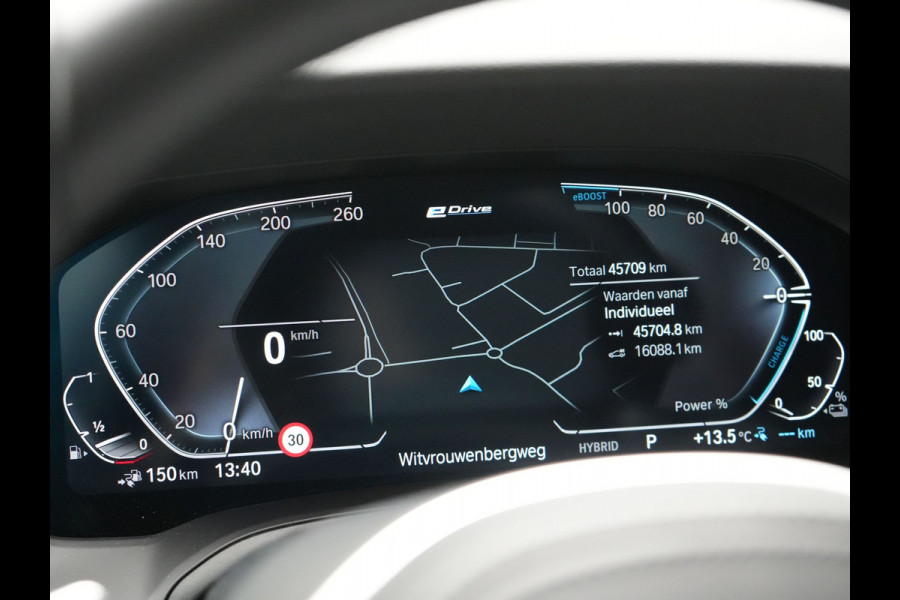 BMW 3 Serie Touring 330e M Sport Plug In Hybrid 293pk Dealer O.H. PHEV | Trekhaak Af Fabriek | Sfeerverlichting | Alcantara Sporstoelen Verwarmd | Apple Carplay | Navigatie | Virtual | Cruise Control | DAB |