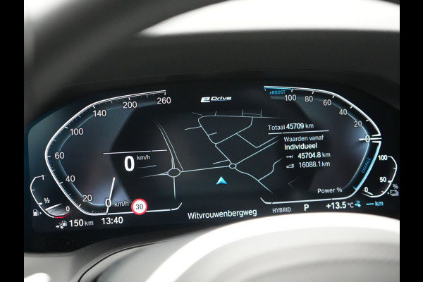 BMW 3 Serie Touring 330e M Sport Plug In Hybrid 293pk Dealer O.H. PHEV | Trekhaak Af Fabriek | Sfeerverlichting | Alcantara Sporstoelen Verwarmd | Apple Carplay | Navigatie | Virtual | Cruise Control | DAB |