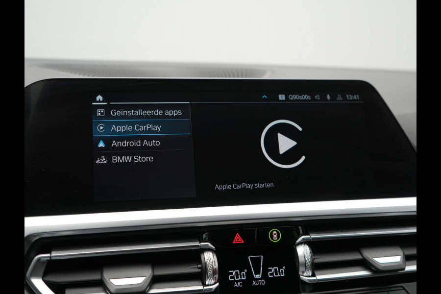 BMW 3 Serie Touring 330e M Sport Plug In Hybrid 293pk Dealer O.H. PHEV | Trekhaak Af Fabriek | Sfeerverlichting | Alcantara Sporstoelen Verwarmd | Apple Carplay | Navigatie | Virtual | Cruise Control | DAB |