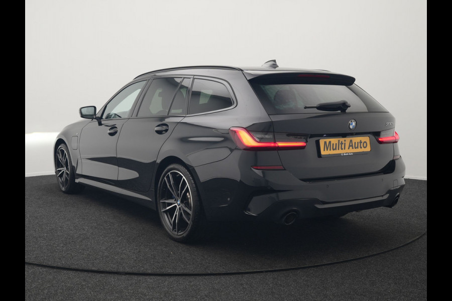 BMW 3 Serie Touring 330e M Sport Plug In Hybrid 293pk Dealer O.H. PHEV | Trekhaak Af Fabriek | Sfeerverlichting | Alcantara Sporstoelen Verwarmd | Apple Carplay | Navigatie | Virtual | Cruise Control | DAB |
