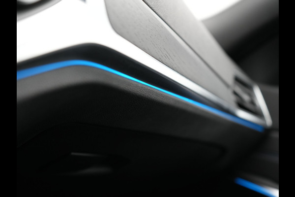 BMW 3 Serie Touring 330e M Sport Plug In Hybrid 293pk Dealer O.H. PHEV | Trekhaak Af Fabriek | Sfeerverlichting | Alcantara Sporstoelen Verwarmd | Apple Carplay | Navigatie | Virtual | Cruise Control | DAB |