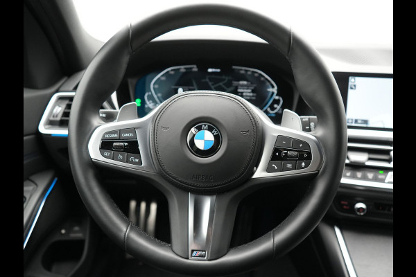 BMW 3 Serie Touring 330e M Sport Plug In Hybrid 293pk Dealer O.H. PHEV | Trekhaak Af Fabriek | Sfeerverlichting | Alcantara Sporstoelen Verwarmd | Apple Carplay | Navigatie | Virtual | Cruise Control | DAB |