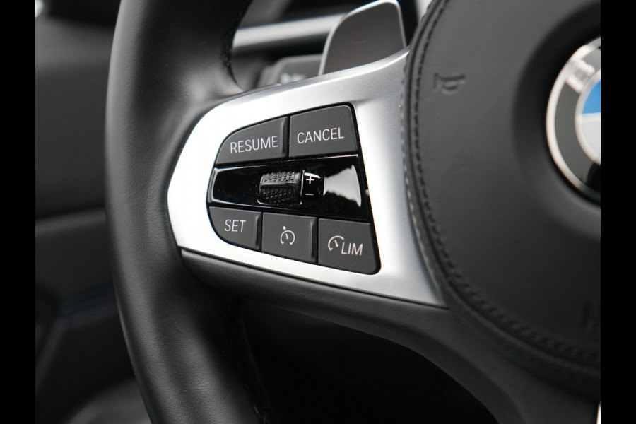 BMW 3 Serie Touring 330e M Sport Plug In Hybrid 293pk Dealer O.H. PHEV | Trekhaak Af Fabriek | Sfeerverlichting | Alcantara Sporstoelen Verwarmd | Apple Carplay | Navigatie | Virtual | Cruise Control | DAB |